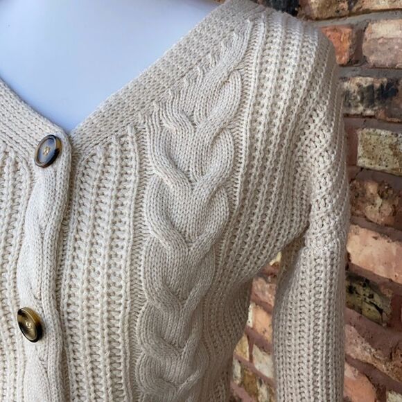 Moon&Madison V Neck V Back Cropped Knit Cable Cardigan - Picture 3 of 5